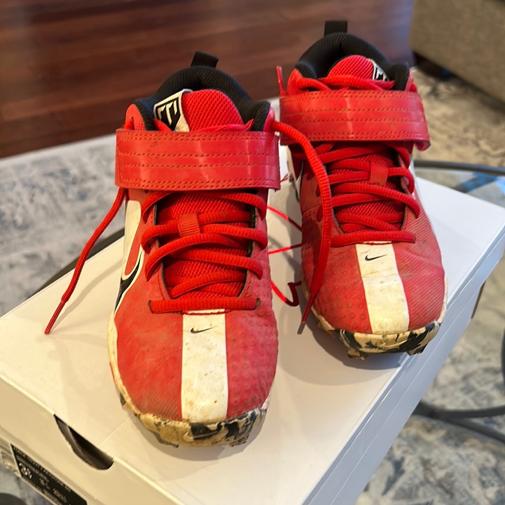 Force trout baseball shoes size 3.5